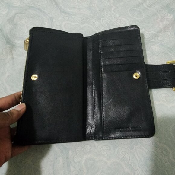 Michael Kors women's leather urinal wallet - Picture 3 of 3